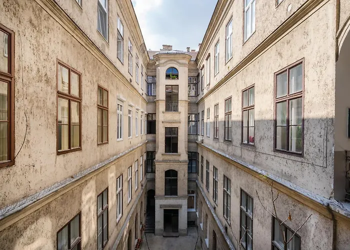 Lonyay Grand Apartment *